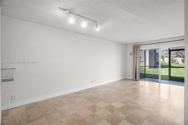 879 Twin Lakes Dr 1-B, Coral Springs, FL 33071