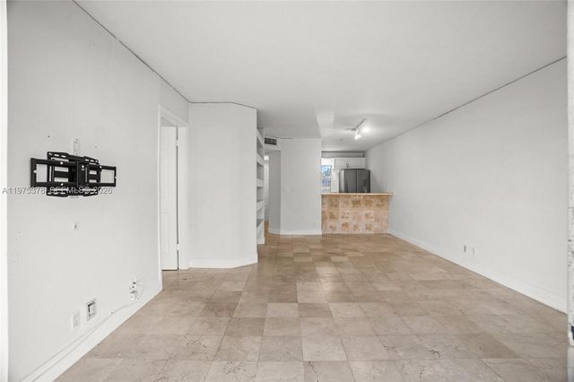 879 Twin Lakes Dr 1-B, Coral Springs, FL 33071