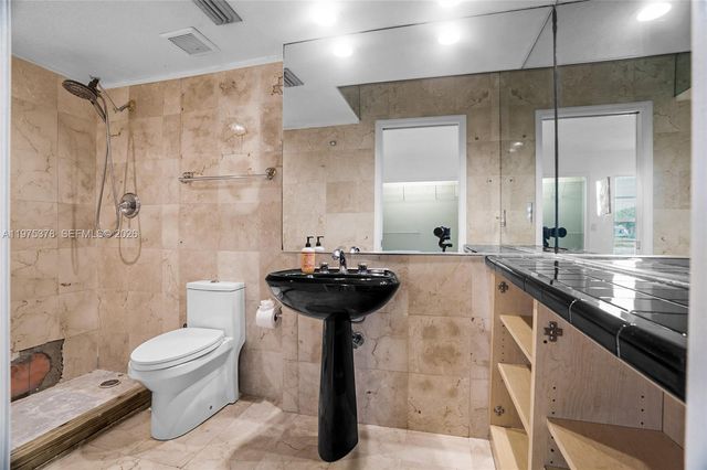 879 Twin Lakes Dr 1-B, Coral Springs, FL 33071