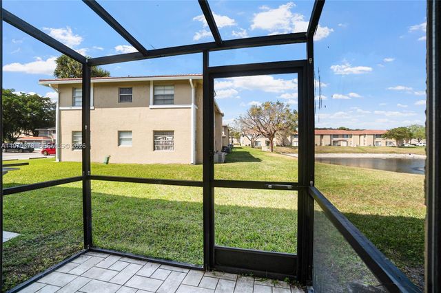 879 Twin Lakes Dr 1-B, Coral Springs, FL 33071