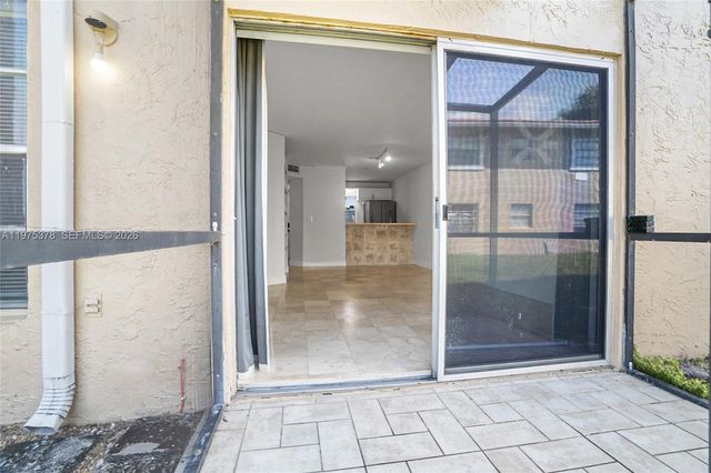 879 Twin Lakes Dr 1-B, Coral Springs, FL 33071