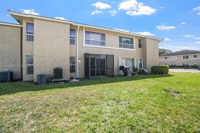 879 Twin Lakes Dr 1-B, Coral Springs, FL 33071