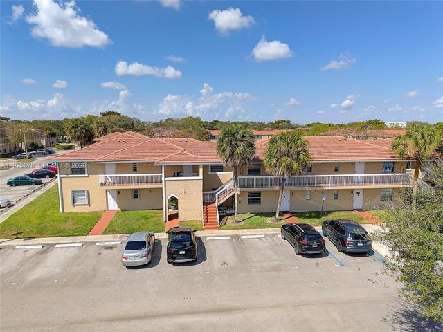 879 Twin Lakes Dr 1-B, Coral Springs, FL 33071
