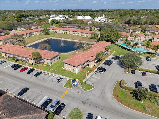 879 Twin Lakes Dr 1-B, Coral Springs, FL 33071