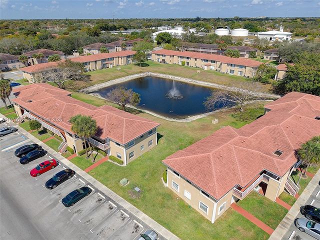 879 Twin Lakes Dr 1-B, Coral Springs, FL 33071