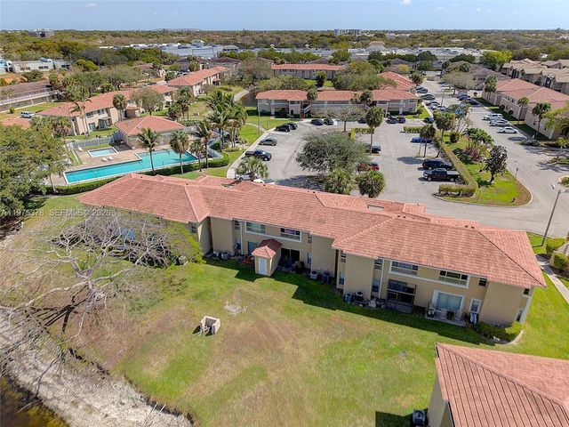 879 Twin Lakes Dr 1-B, Coral Springs, FL 33071