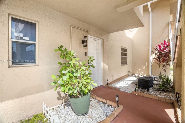 879 Twin Lakes Dr 1-B, Coral Springs, FL 33071