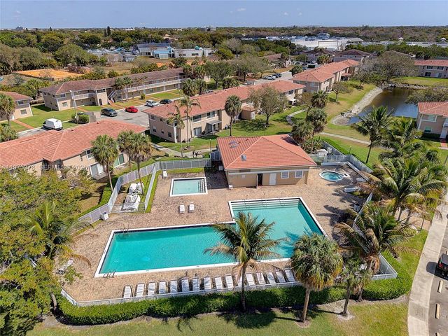 879 Twin Lakes Dr 1-B, Coral Springs, FL 33071