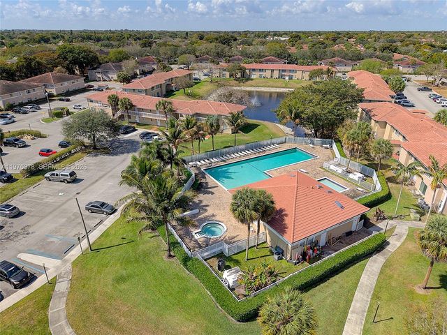 879 Twin Lakes Dr 1-B, Coral Springs, FL 33071