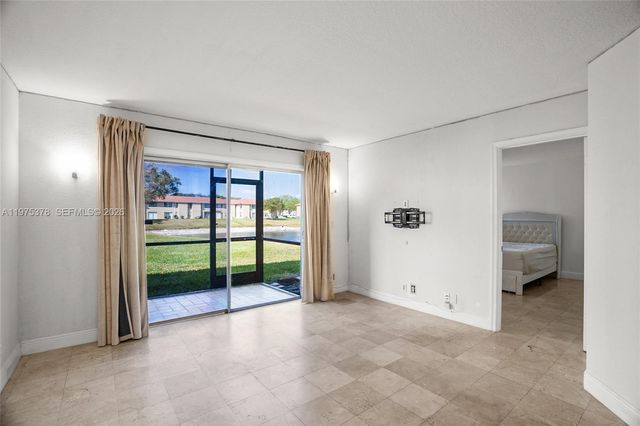 879 Twin Lakes Dr 1-B, Coral Springs, FL 33071