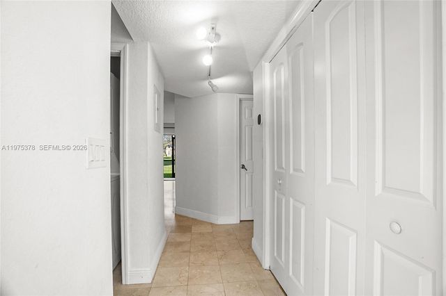879 Twin Lakes Dr 1-B, Coral Springs, FL 33071