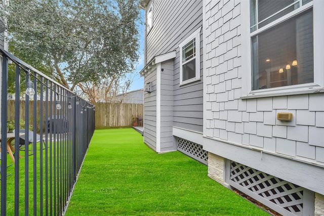 1224 W 17th Street C, Houston, TX 77008
