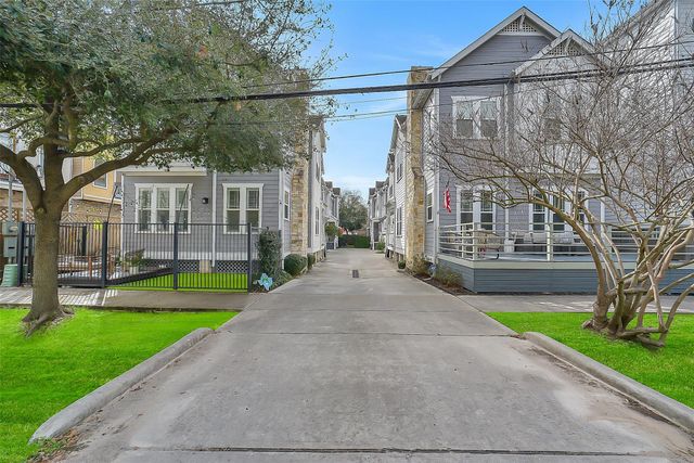 1224 W 17th Street C, Houston, TX 77008
