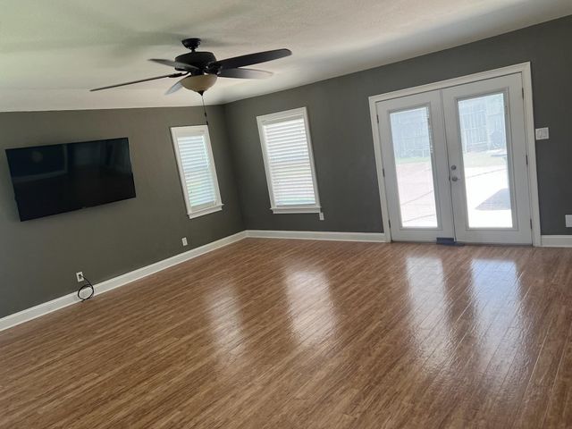 3601 17th Street N, Texas City, TX 77590