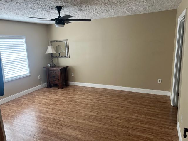 3601 17th Street N, Texas City, TX 77590