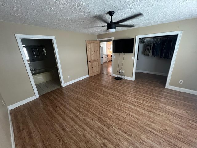 3601 17th Street N, Texas City, TX 77590