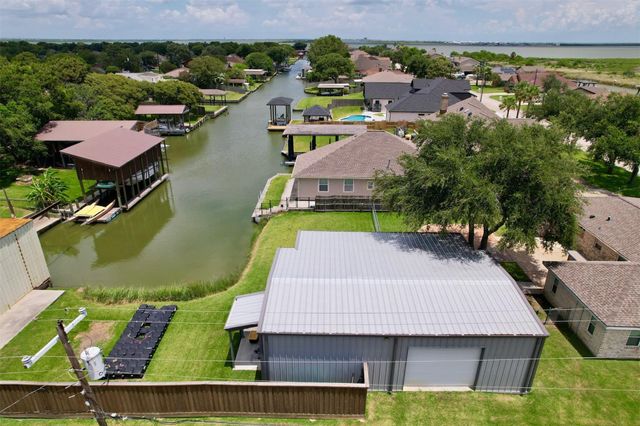 3601 17th Street N, Texas City, TX 77590