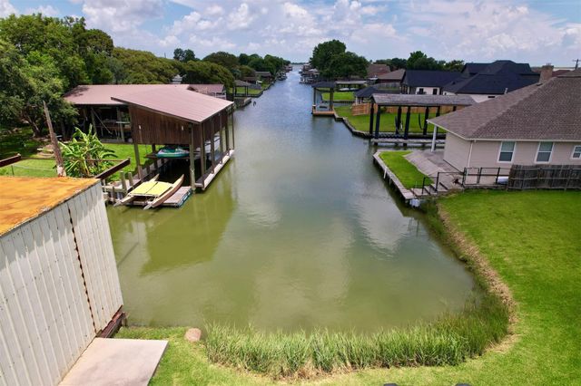 3601 17th Street N, Texas City, TX 77590