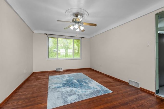 1105 Greentree Rd, Green Tree, PA 15220