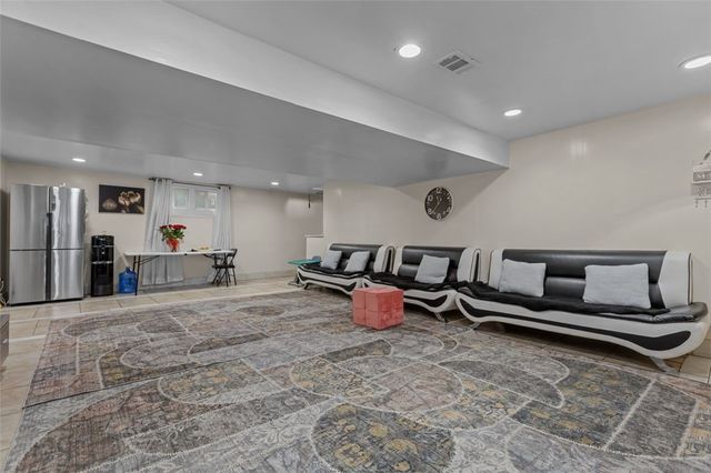 1105 Greentree Rd, Green Tree, PA 15220