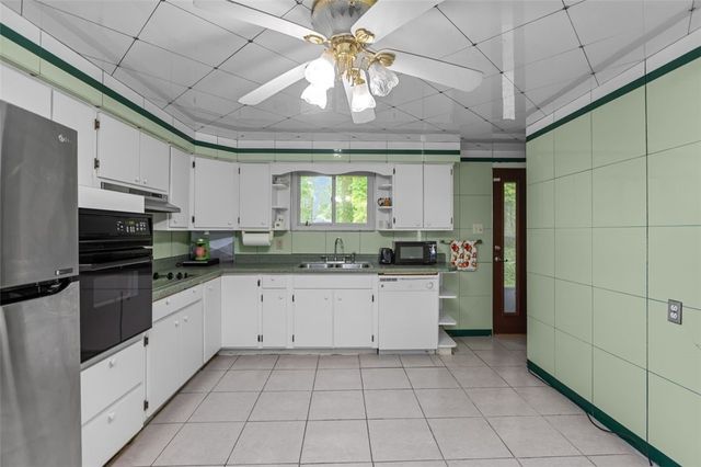 1105 Greentree Rd, Green Tree, PA 15220