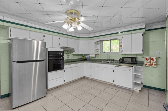 1105 Greentree Rd, Green Tree, PA 15220