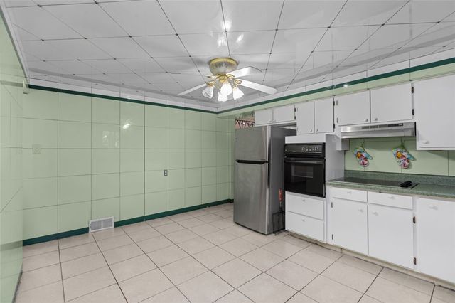 1105 Greentree Rd, Green Tree, PA 15220