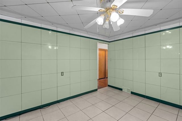 1105 Greentree Rd, Green Tree, PA 15220