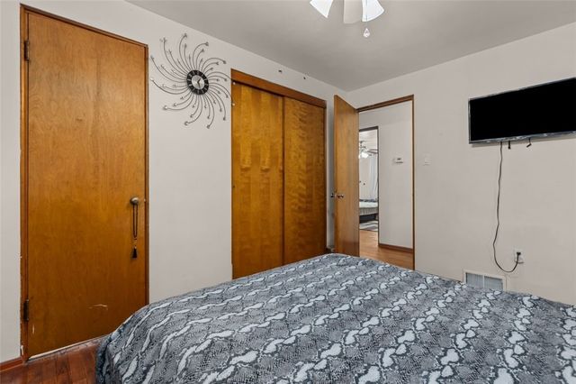 1105 Greentree Rd, Green Tree, PA 15220