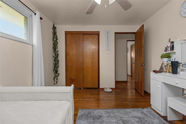 1105 Greentree Rd, Green Tree, PA 15220