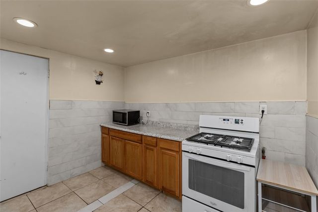 1105 Greentree Rd, Green Tree, PA 15220
