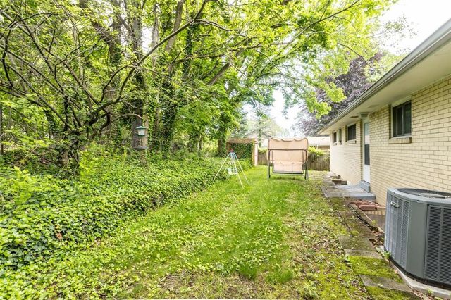 1105 Greentree Rd, Green Tree, PA 15220