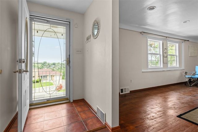 1105 Greentree Rd, Green Tree, PA 15220