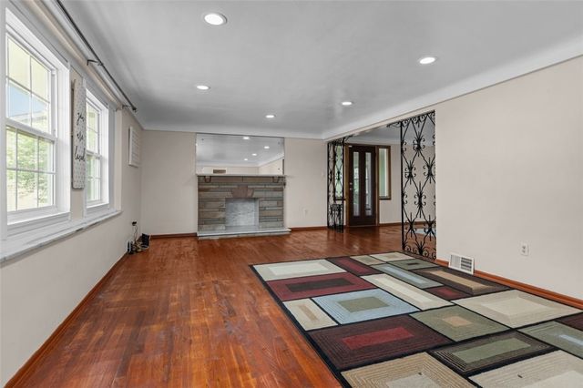 1105 Greentree Rd, Green Tree, PA 15220