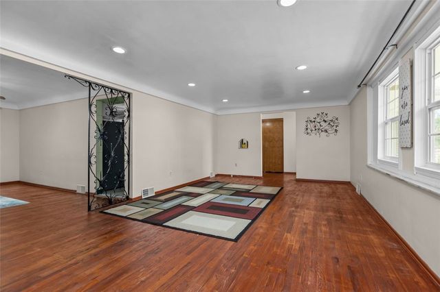 1105 Greentree Rd, Green Tree, PA 15220