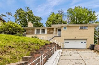 1105 Greentree Rd, Green Tree, PA 15220