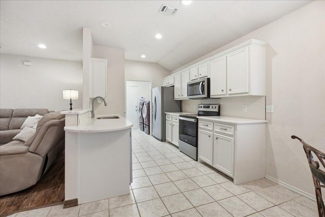 148 N Utica Avenue, Lubbock, TX 79416