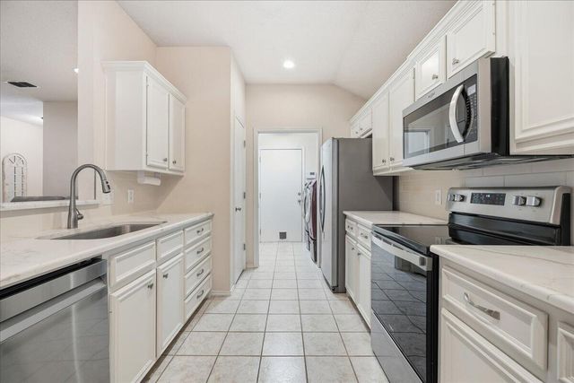 148 N Utica Avenue, Lubbock, TX 79416