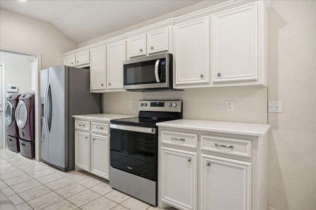 148 N Utica Avenue, Lubbock, TX 79416