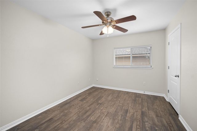 571 Reliance DR, Buda, TX 78610