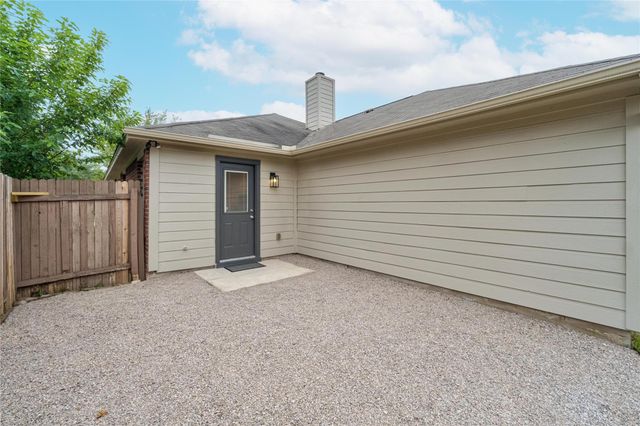 571 Reliance DR, Buda, TX 78610