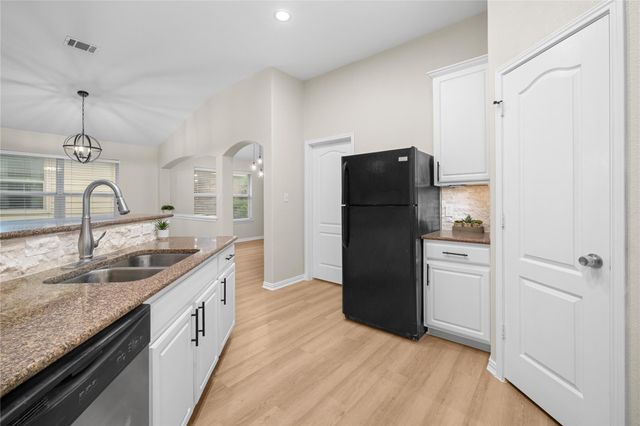 571 Reliance DR, Buda, TX 78610