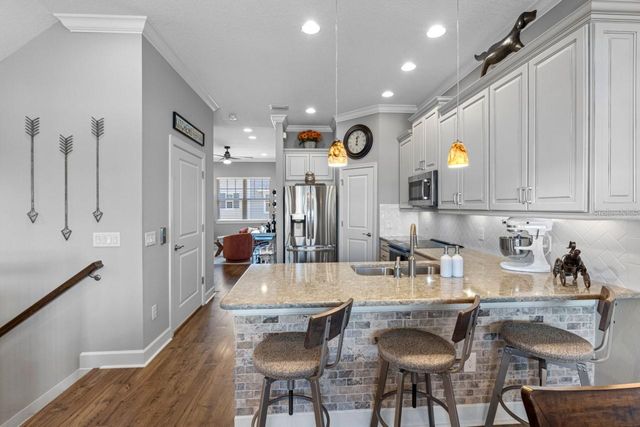 6057 MOORINGS DRIVE S, St Petersburg, FL 33712