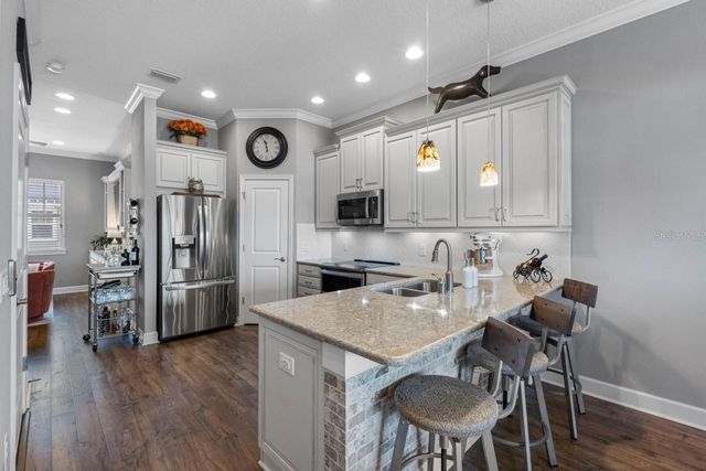 6057 MOORINGS DRIVE S, St Petersburg, FL 33712