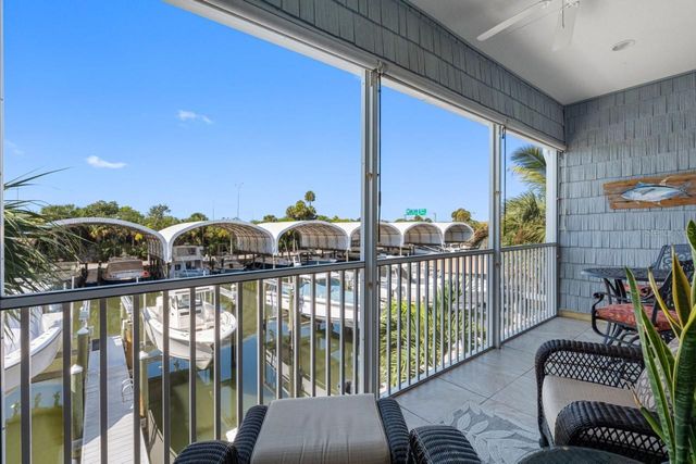 6057 MOORINGS DRIVE S, St Petersburg, FL 33712