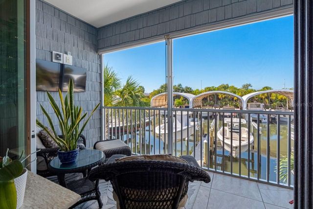 6057 MOORINGS DRIVE S, St Petersburg, FL 33712