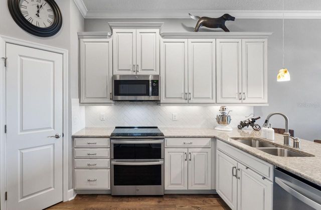 6057 MOORINGS DRIVE S, St Petersburg, FL 33712