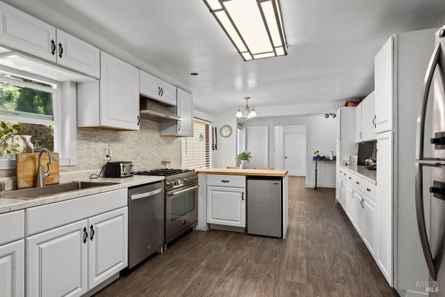 604 Live Oak Ave, Sebastopol, CA 95472