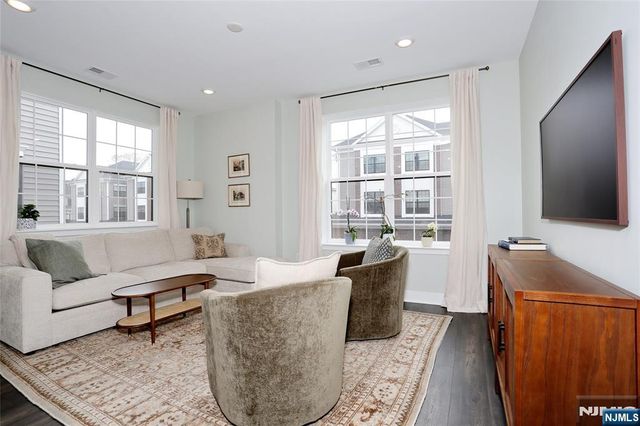 54 Harvest Way 605X, Little Falls, NJ 07424