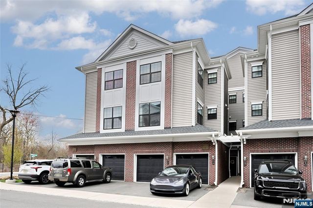 54 Harvest Way 605X, Little Falls, NJ 07424